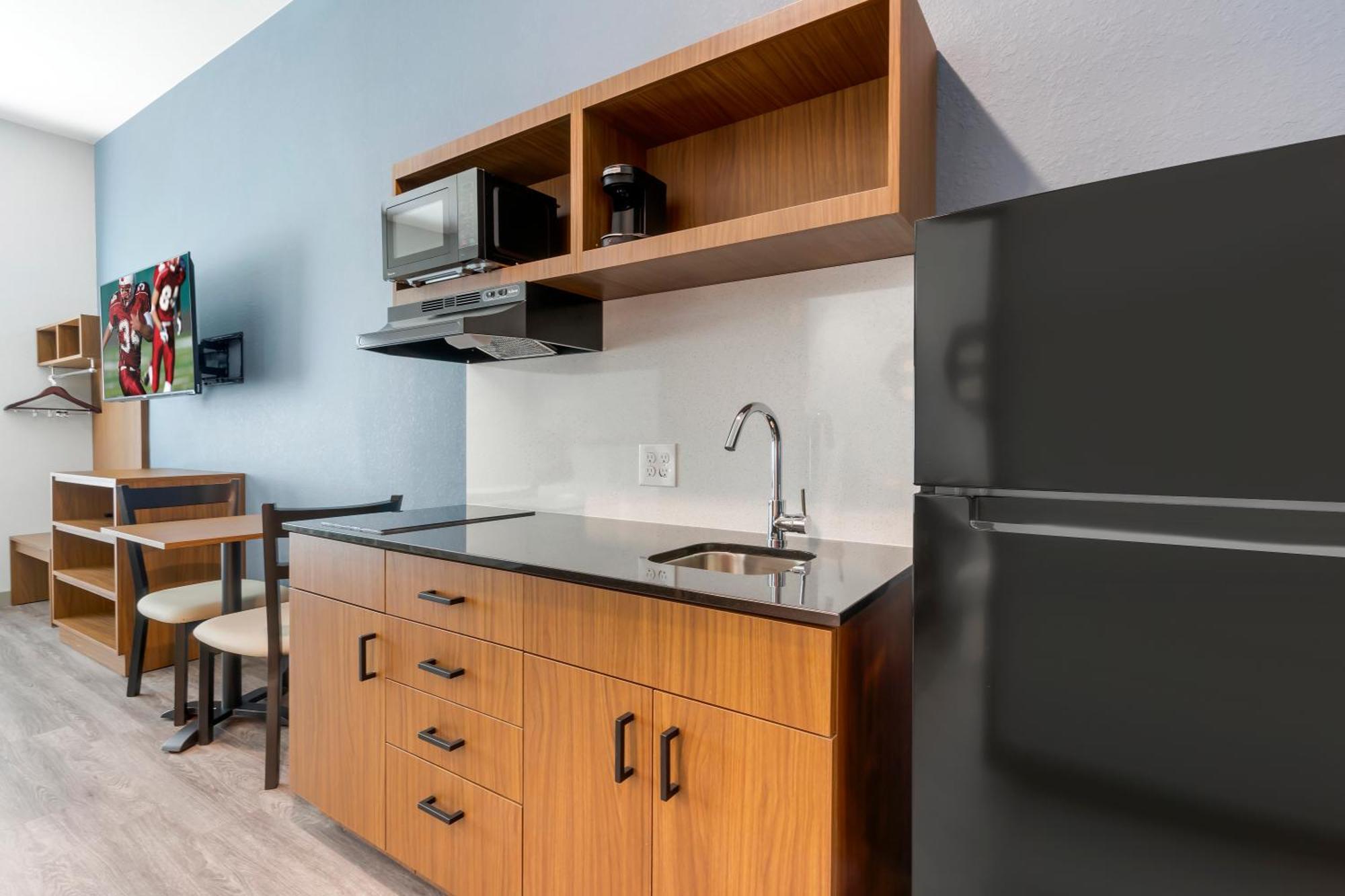 West Chase Hometowne Studios By Red Roof Tampa - Airport المظهر الخارجي الصورة