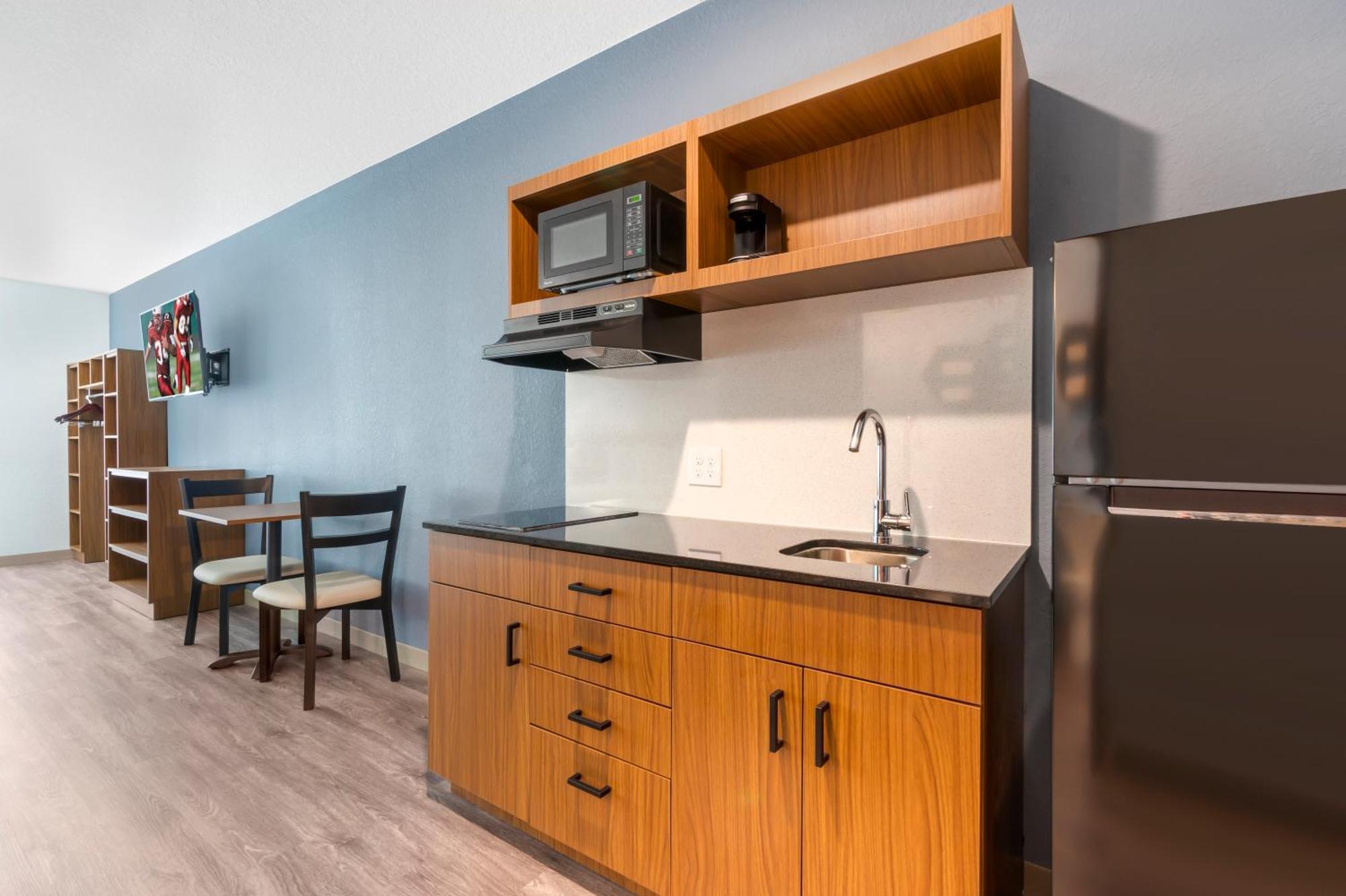 West Chase Hometowne Studios By Red Roof Tampa - Airport المظهر الخارجي الصورة