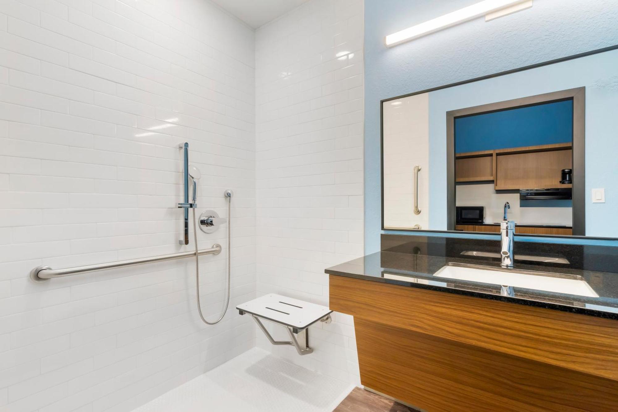 West Chase Hometowne Studios By Red Roof Tampa - Airport المظهر الخارجي الصورة