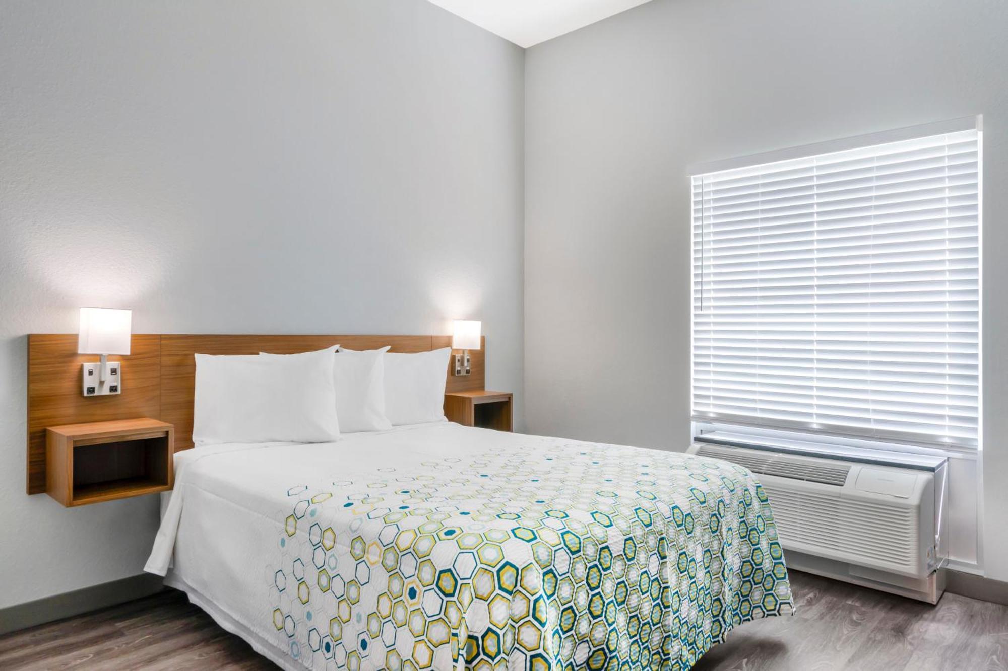 West Chase Hometowne Studios By Red Roof Tampa - Airport المظهر الخارجي الصورة