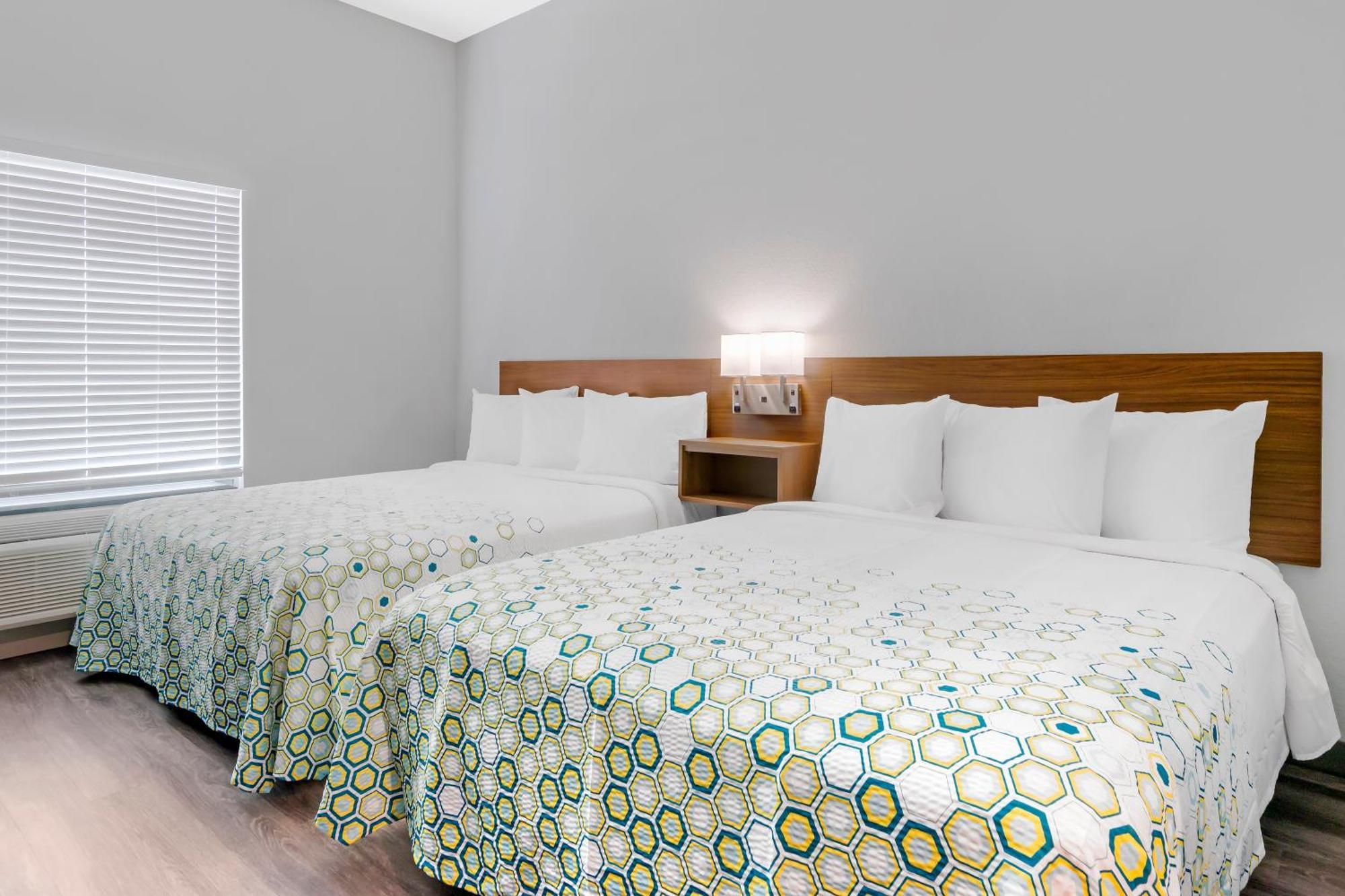 West Chase Hometowne Studios By Red Roof Tampa - Airport المظهر الخارجي الصورة